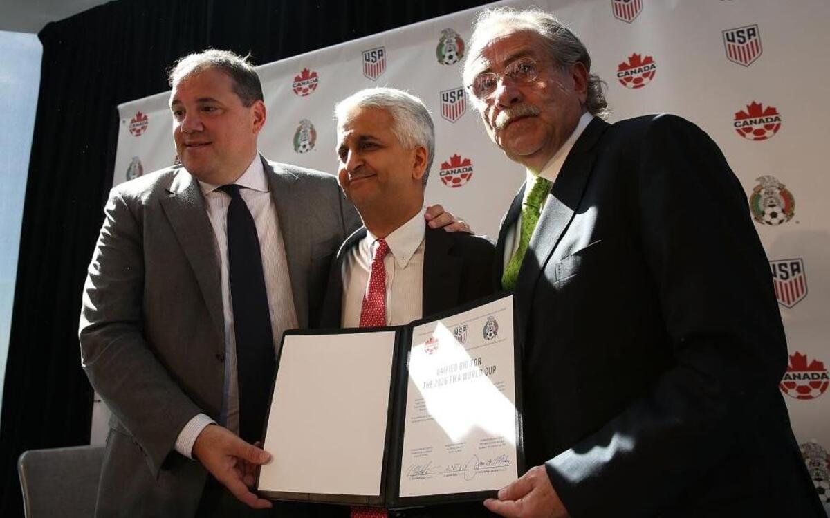 Victor Montagliani (Canadá), Sunil Gulati (EEUU) y Decio de María (México) anunciaron el lunes en Nueva York su candidatura para un Mundial unificado en el 2026.