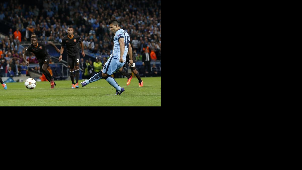 
El argentino del Manchester City Sergio ‘Kun’ Agüero anota de penal en el choque contra la Roma.


