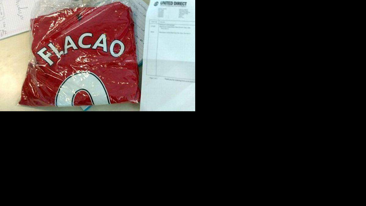 
Camiseta del Manchester United de Radamel Falcao con su apellido mal escrito.


