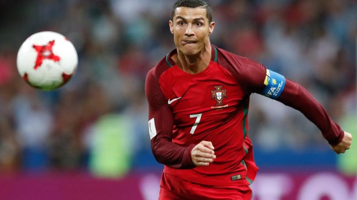 Cristiano Ronaldo, de Portugal, corre tras el balón en la Copa Confederaciones, en junio del 2017.