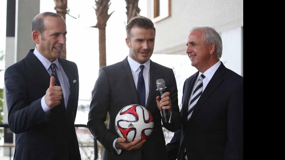 
Don Garber, David Beckham y Carlos Giménez (de izq. a der.) en Miami, en febrero del 2014.
