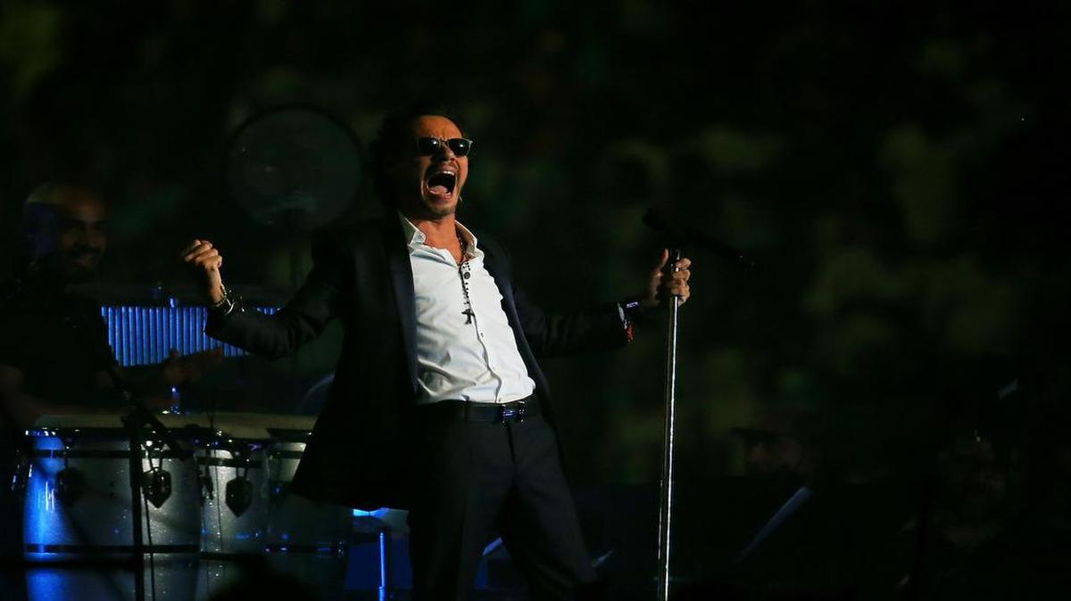 Pese al dolor por la muerte de su madre el jueves último, el cantante boricua Marc Anthony brindó un emotivo y vibrante show de mediotiempo en El Clásico entre Barcelona y Real Madrid y conmovió a las 65,000 personas congregadas en el Hard Rock Stadium la noche del sábado.