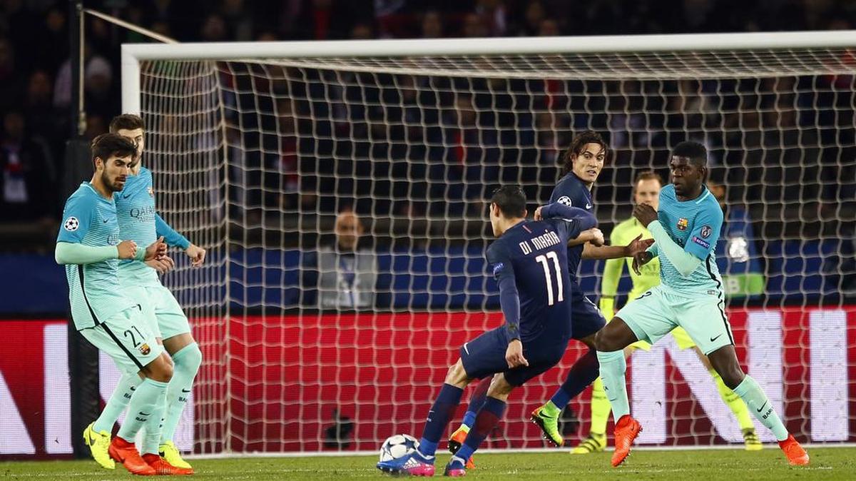 En el golazo de Ángel Di Maria, del PSG (#11), quedó retratado el Barcelona, al tirar a puerta ante la pasividad de Untiti (der.) y Andre Gomes (izq.), en la ida de la Champions en París, el pasado 14 de febrero.