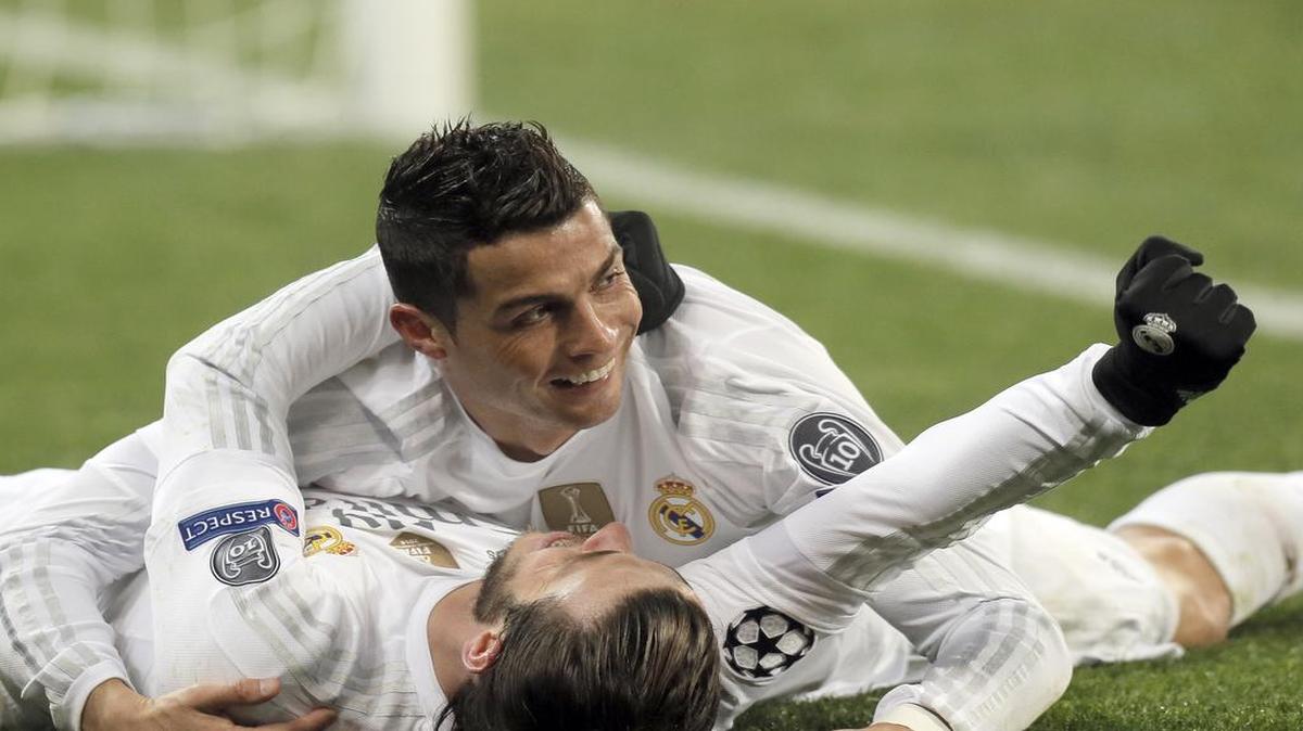 Cristiano Ronaldo (arriba) celebra con Gareth Bale su segundo gol del partido ante el Shakhtar, el miércoles 25 de noviembre del 2015.