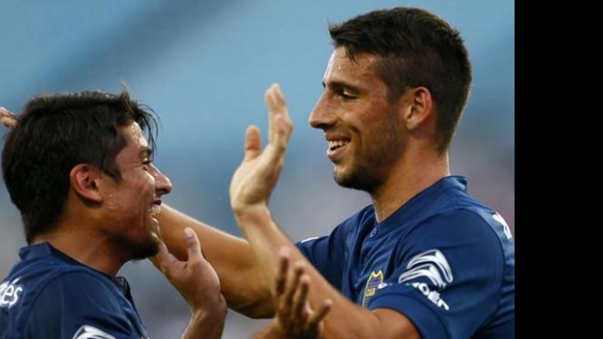 
Jonathan Calleri (der.) celebra el gol del Boca contra el Armada, el sábado en Jacksonville.
