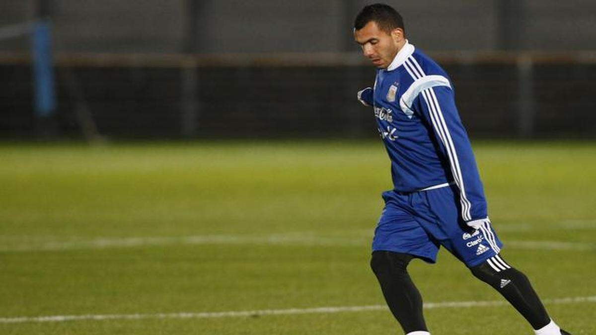 
 Carlos Tevez participa en un entrenamiento con Argentina el martes 11 de noviembre en Londres, previo al partido amistoso contra Croacia.


