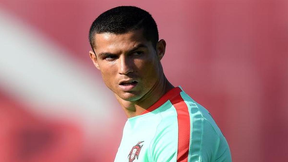 Cristiano Ronaldo está acusado por la Fiscalía de Madrid de defraudar 14,7 millones de euros ($16.5 millones) al fisco. El delantero del Real Madrid Ronaldo rechazó la acusación.