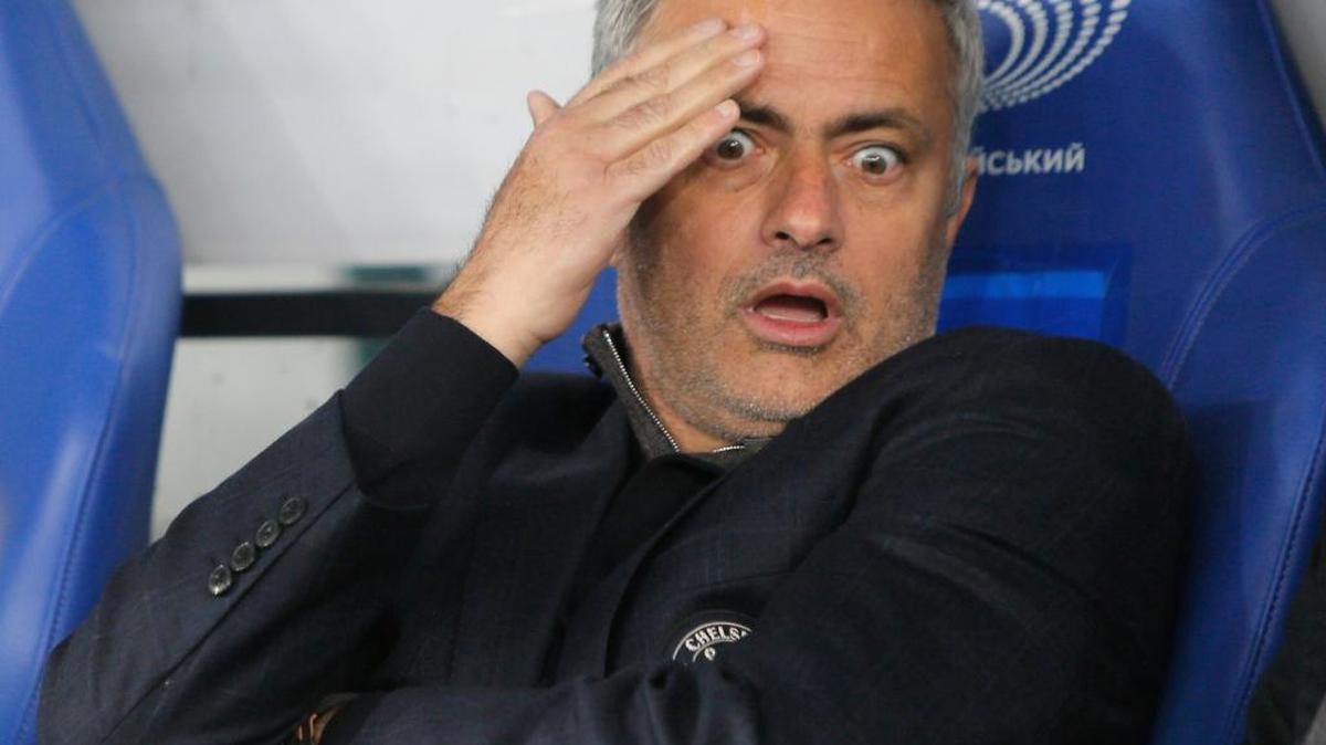 Jose Mourinho reacciona en un encuentro contra el Dynamo Kiev, por la Liga de Campeones, cuando era manager del Chelsea el 20 de octubre del 2015.
