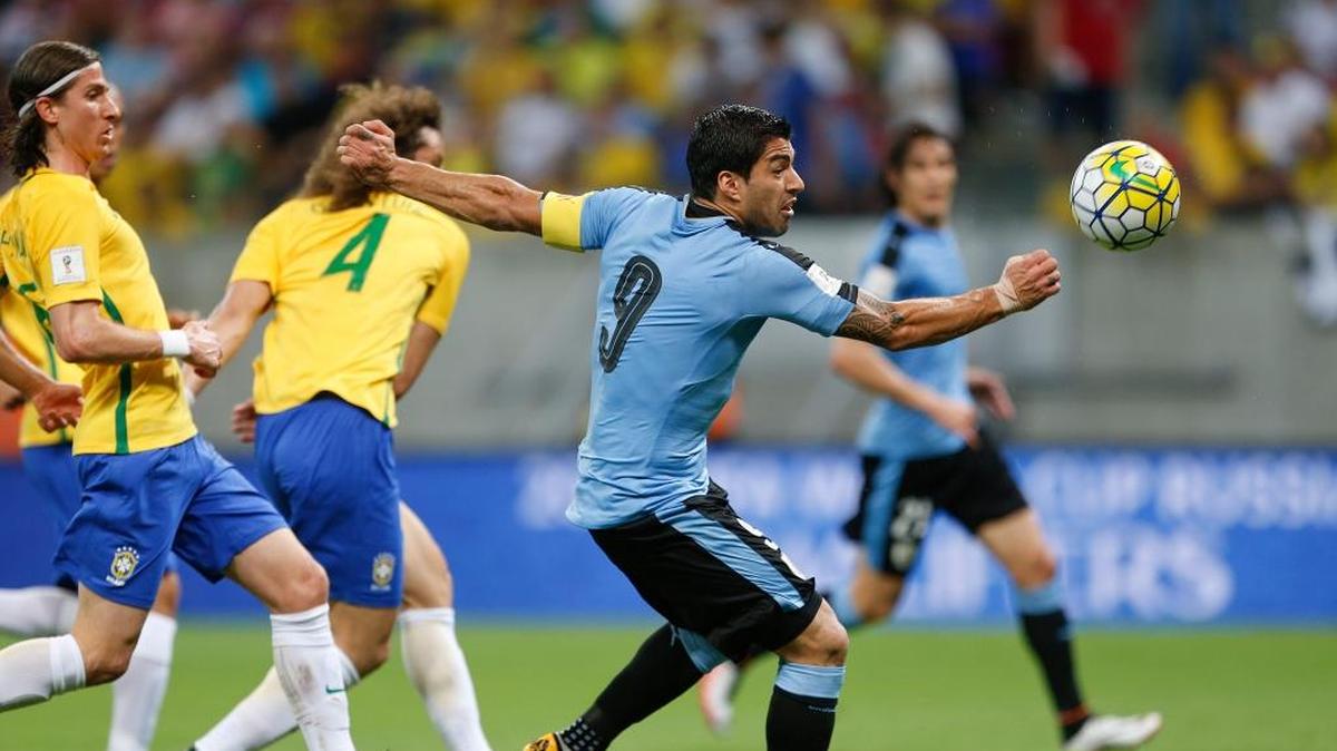 Luis Suárez, de Uruguay, en su regreso a la selección el viernes contra Brasil.