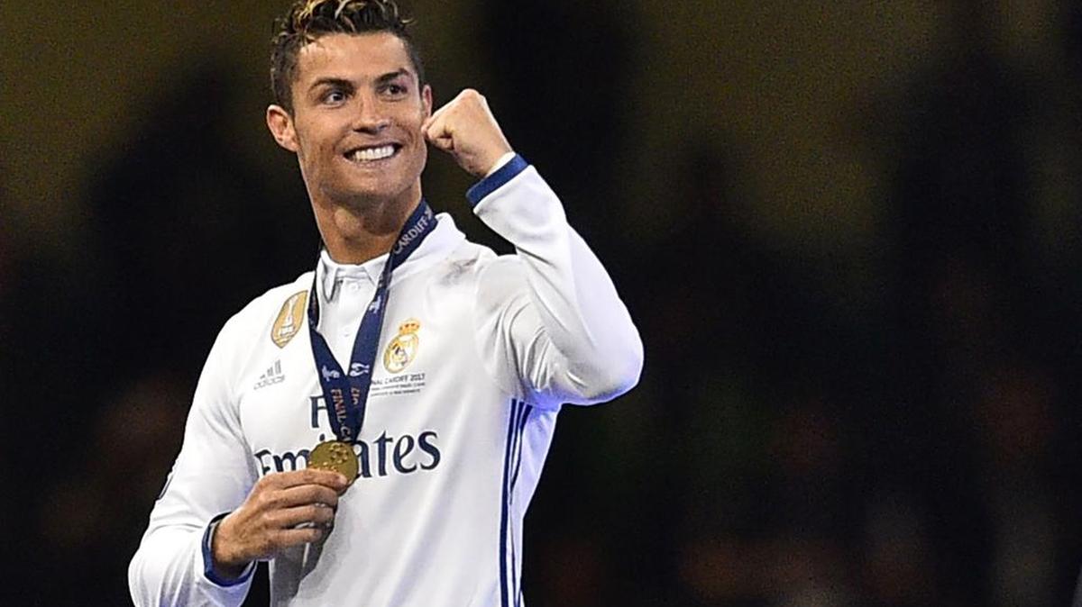 La estrella del Real Madrid, el portugués Cristiano celebra la conquista de la Copa de Campeones de Europa el 3 de junio de 2017 en Cardiff, Gales.