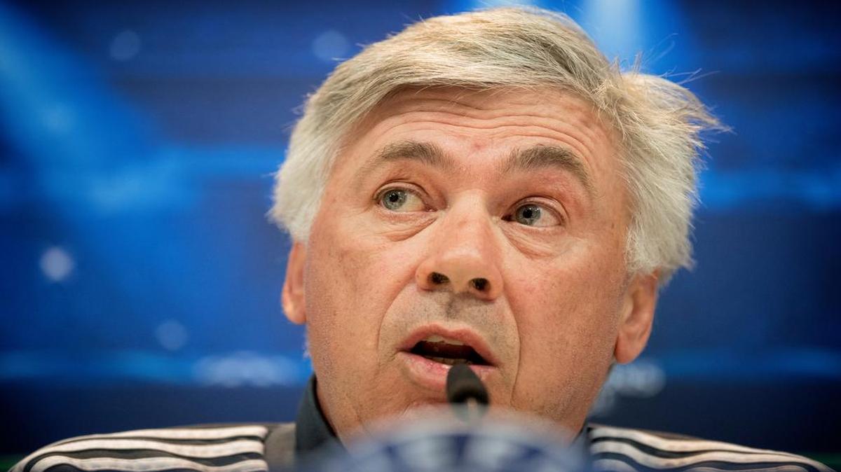 
El entrenador del Real Madrid Carlo Ancelotti habla en la conferencia de prensa, previa al partido de vuelta con Juventus en la Liga de Campeones, celebrada el martes 12 de mayo del 2015 en Madrid.
