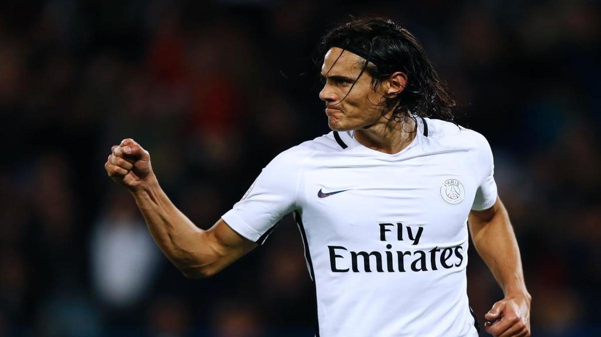 El delantero uruguayo Edinson Cavani celebra un gol para el   París Saint-Germain en un partido de la liga francesa contra el Caen, el 16 de septiembre del 2016.
