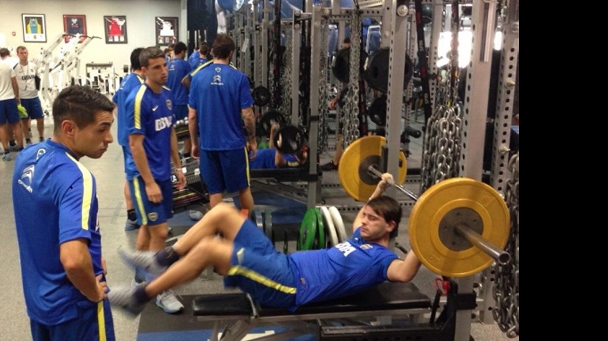 
Los jugadores de Boca realizan trabajos con pesas en el gimnasio Gatorade en Brandenton, Florida.
