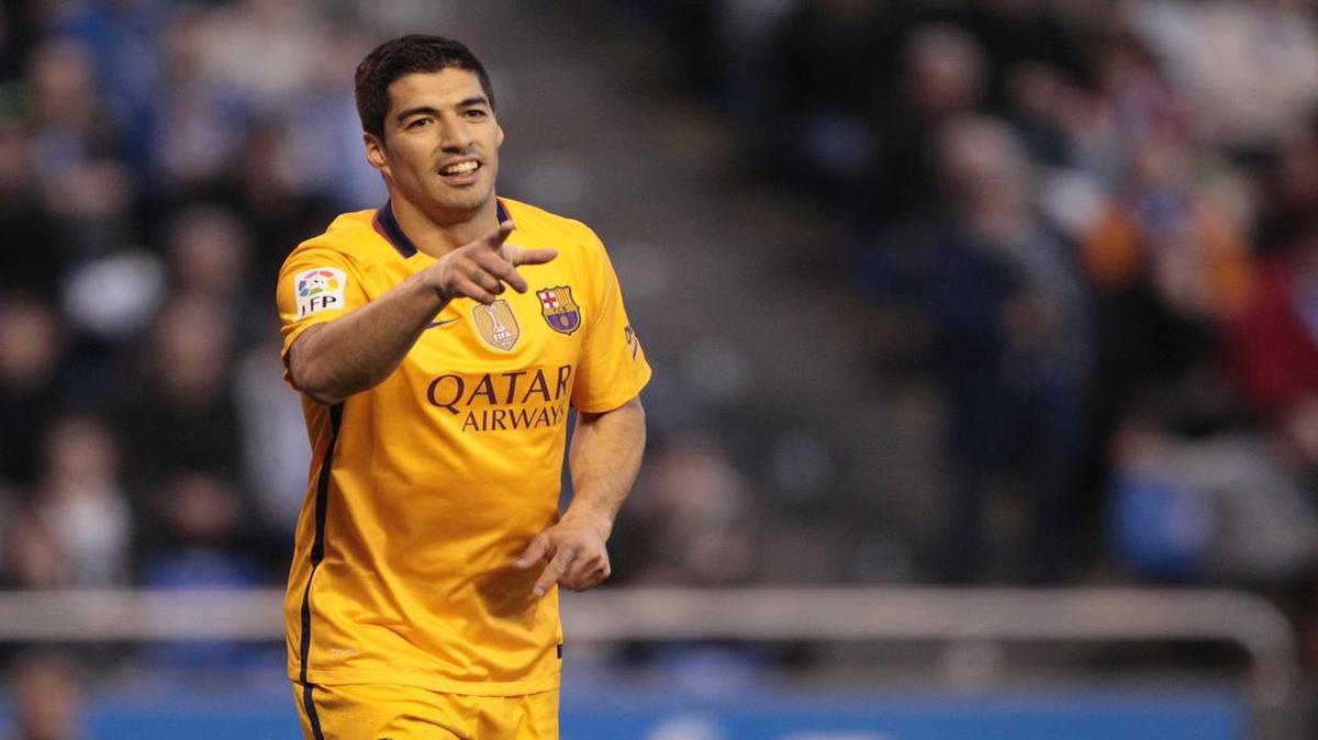 El uruguayo Luis Suárez anotó cuatro goles tras tres partidos sin marcar, añadió tres asistencias, y celebró la paliza del Barcelona 8-0 en cancha del Deportivo La Coruña, el 20 de abril del 2016.