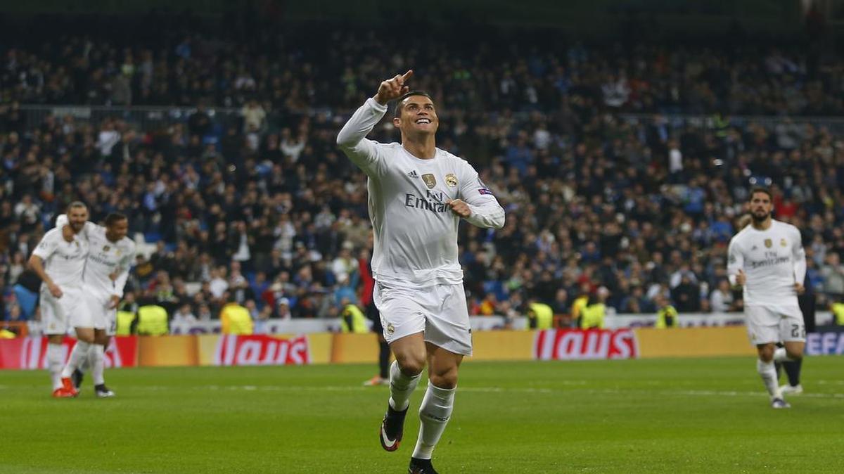 Cristiano Ronaldo celebra tras anotar su cuarto gol para el Real Madrid en el partido contra el Malmoe sueco, efectuado el martes en la fas de grupos de la Liga de Campeones.