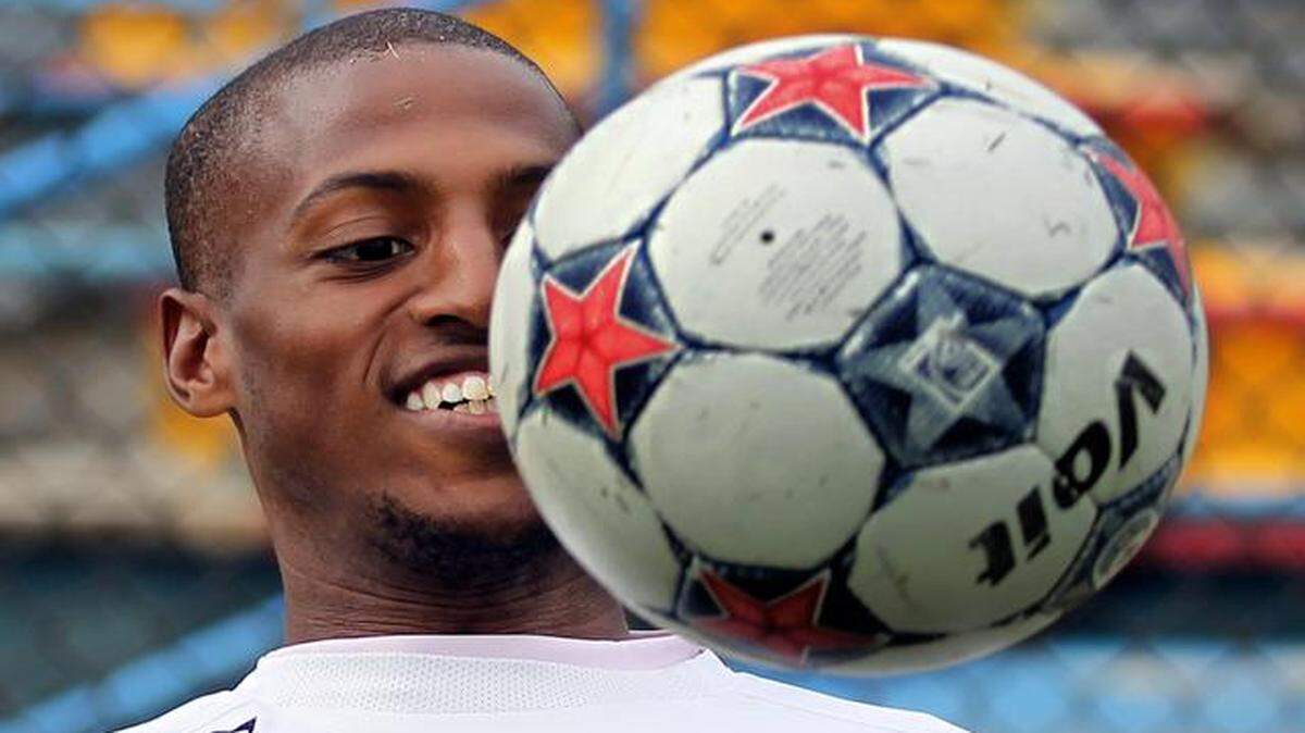 
Fabrice "Fafa'' Picault, de los Strikers, domina la bola en una práctica en Fort Lauderdale, el 24 de septiembre pasado.

