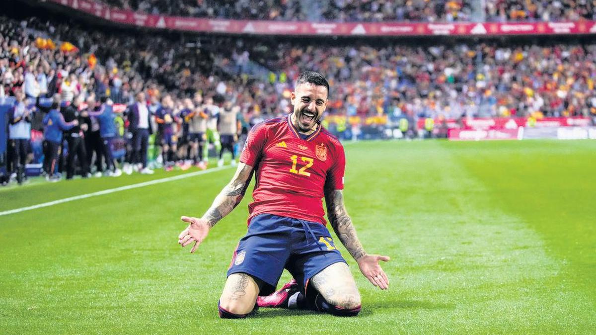 Joselu de España celebra anotar el tercer gol de su equipo durante el partido de clasificación del grupo A para la Eurocopa 2024 entre España y Noruega en el estadio La Rosaleda en Málaga, España, el sábado 25 de marzo de 2023.