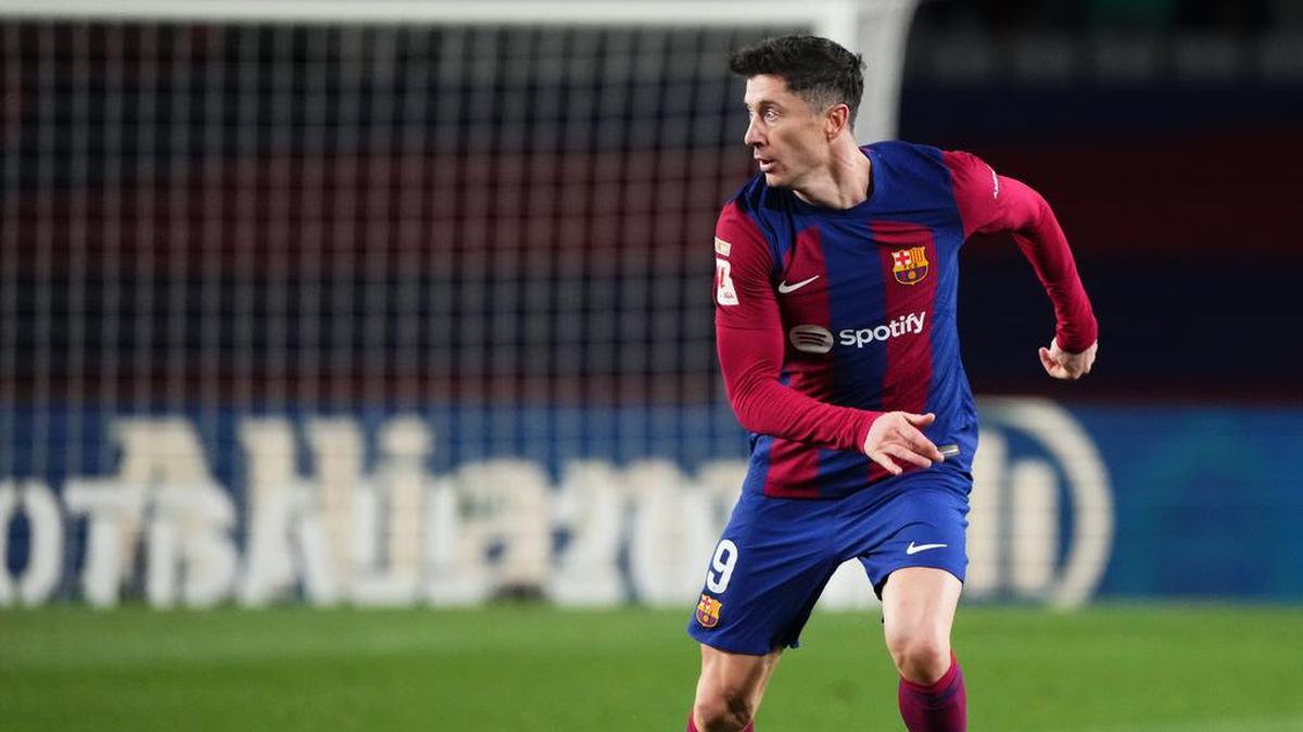 Robert Lewandowski anotó de penal el gol del Barça en el triunfo ante el Celta este 17 de febrero de 2024.