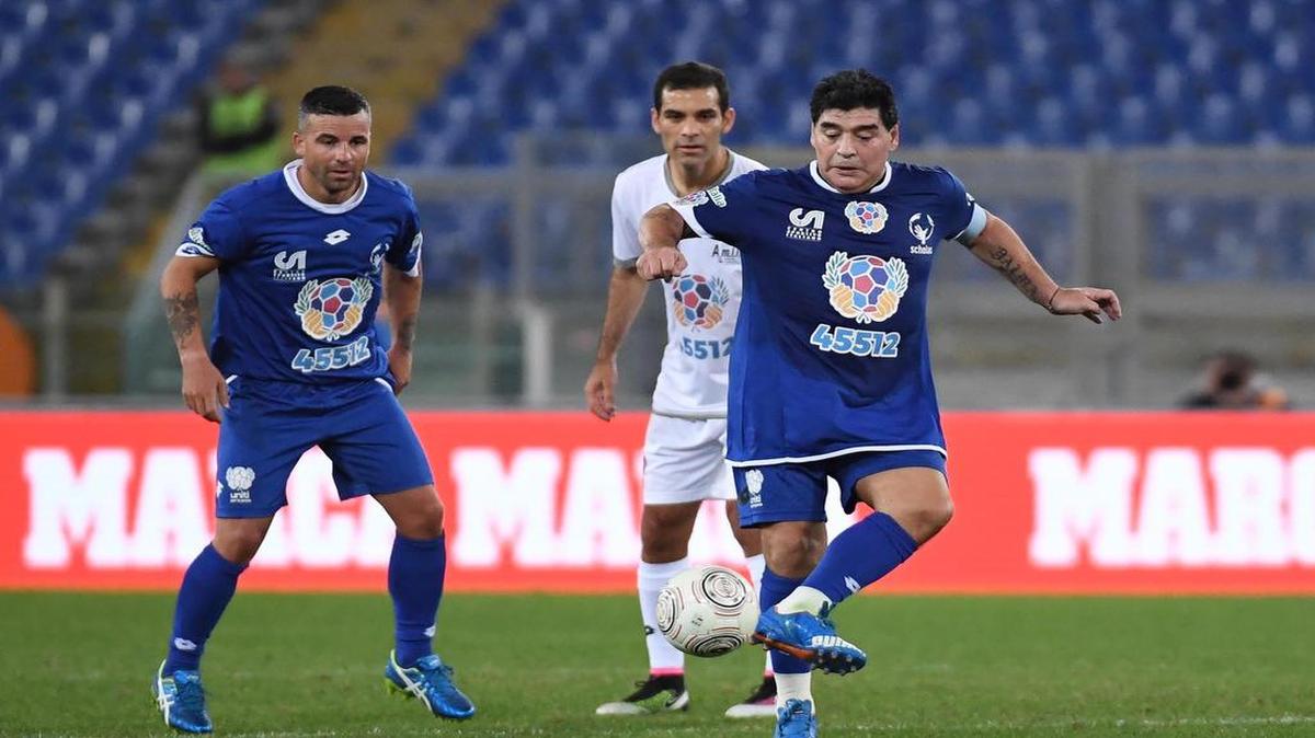 Diego Armando Maradona en acción durante el “Partido por la Paz”, que se celebró el 12 de octubre del 2016 en el Estadio Olímpico de Roma.