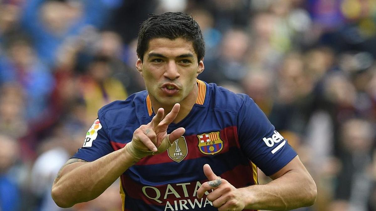 Luis Suárez festeja un gol para Barcelona el 8 de mayo de 2016.