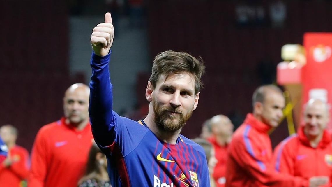 Lionel Messi celebra luego del triunfo de Barcelona ante el Sevilla en la final de la Copa del Rey, el 21 de abril de 2018.