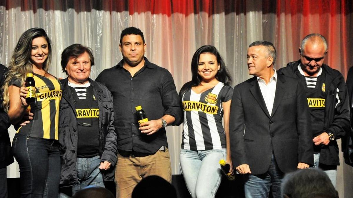 El astro Ronaldo en la presentación del nuevo auspiciador de los Strikers, el viernes en Gulfstream Park.