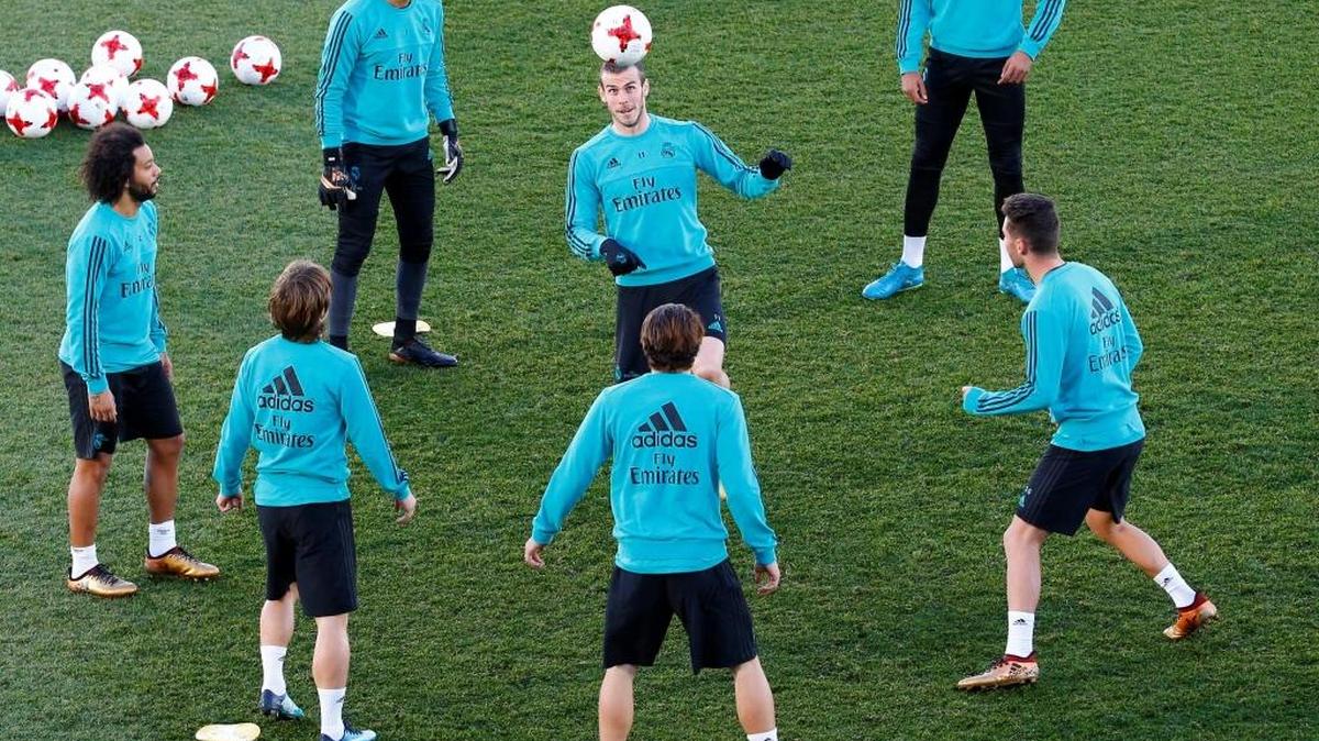 Los jugadores del Real Madrid durante el primer entrenamiento del equipo tras el parón por las vacaciones navideñas.