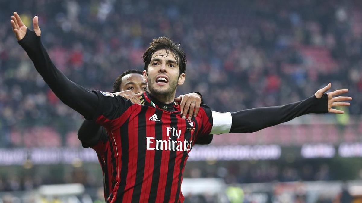 El brasileño Kaka cuando jugaba para el AC Milan en un partido el 6 de enero de 2014.