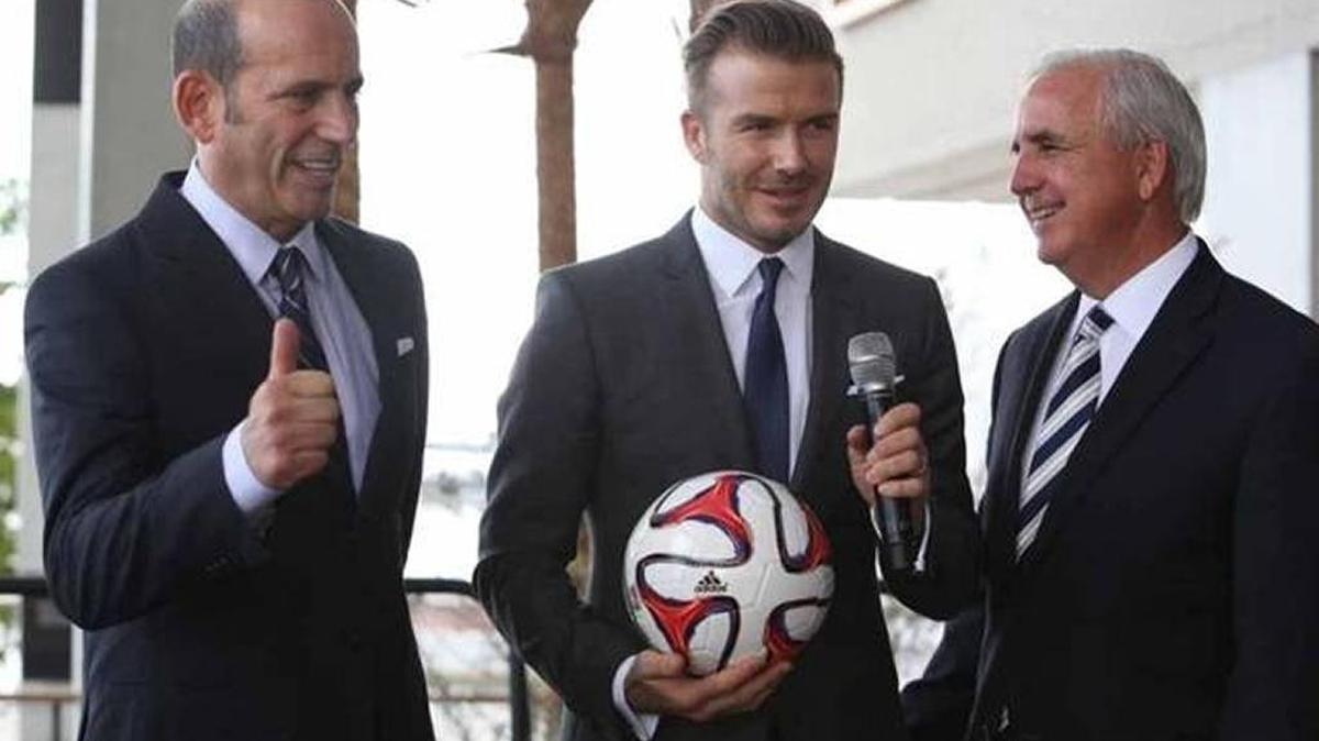 David Beckham junto al comisinado de la MLS Don Garber (izq.) y el alcalde de Miami-Dade Carlos Giménez (der.) anuncia en febrero del 2014 su plan de poner en la MLS un equipo de fútbol de Miami.