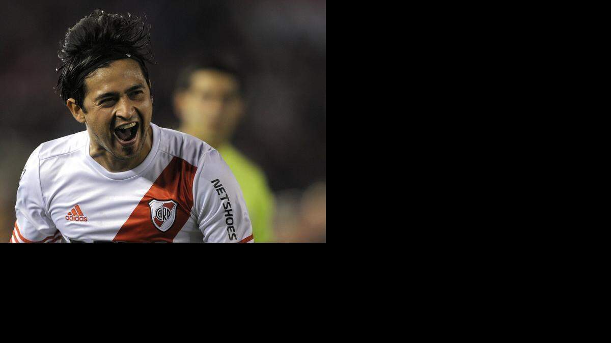 
Leonardo Pisculichi celebra el gol que anotó contra Independiente el 21 de septiembre pasado. El jueves volvió a marcar.
