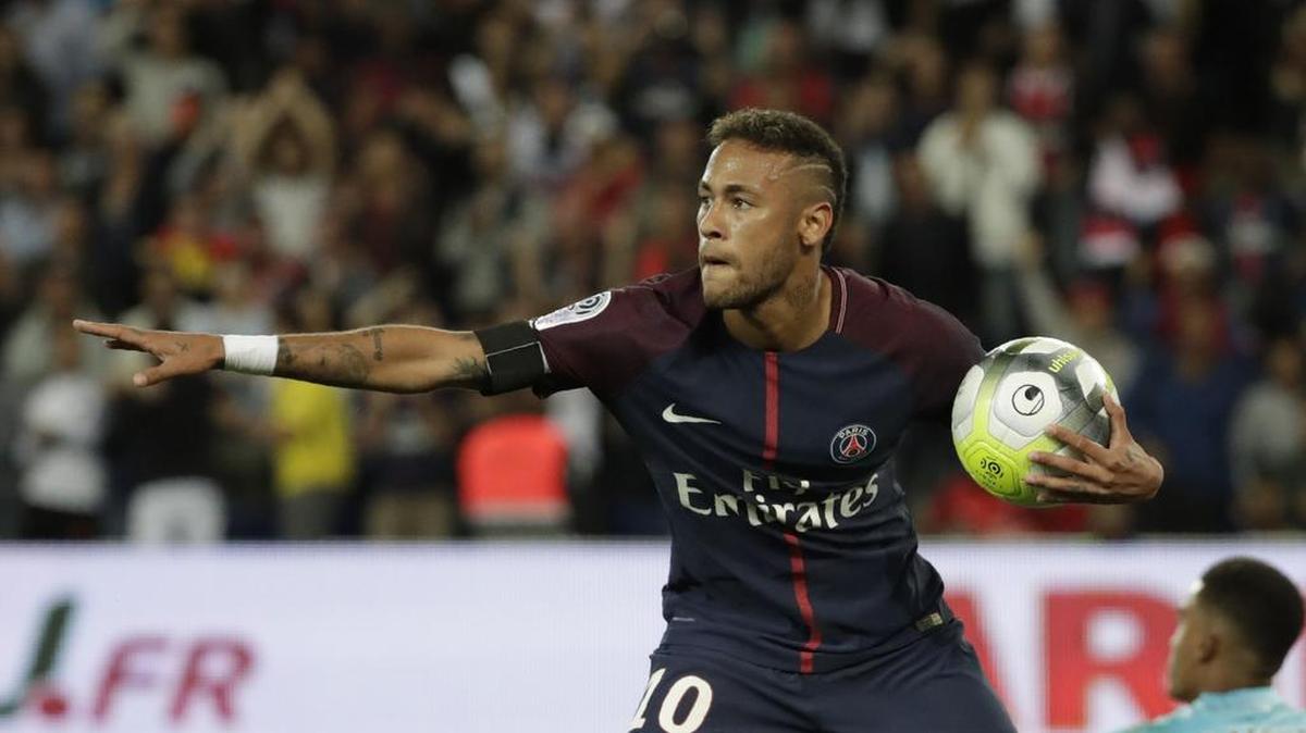 El delantero brasileño del Paris Saint-Germain, Neymar, celebra un gol ante el Toulouse el 20 de agosto de 2017.