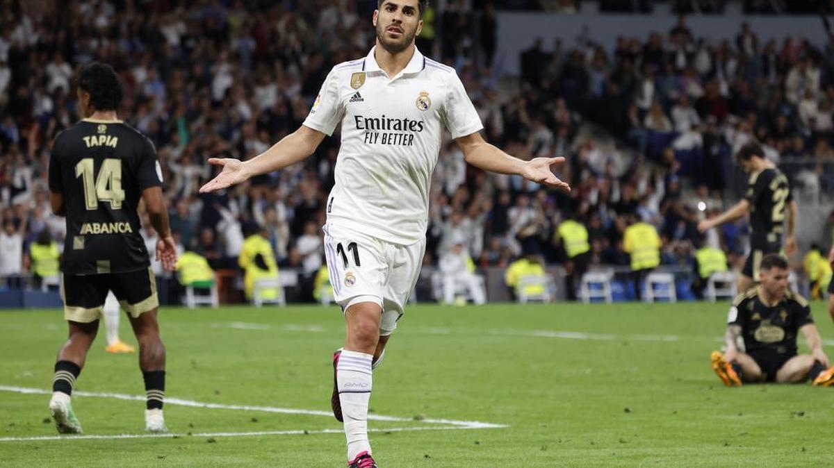 Marco Asensio, del Real Madrid celebra tras anotar el 1-0 contra el Celta el 22 de abril de 2023 en Madrid.