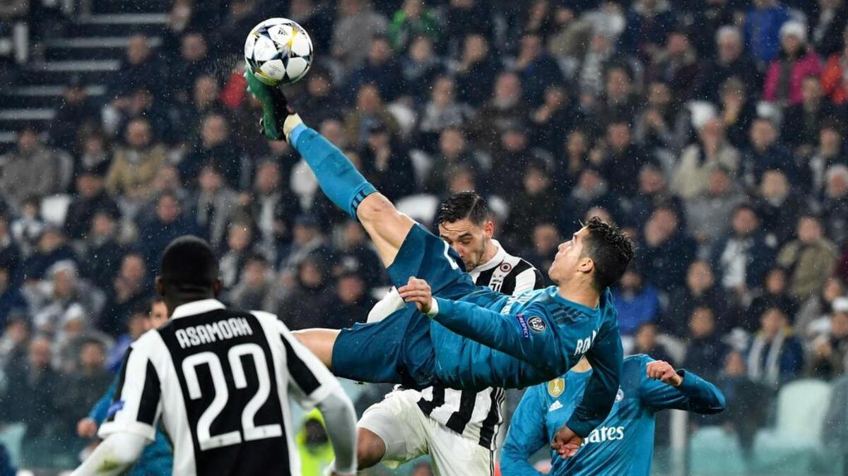 El delantero del Real Madrid Cristiano Ronaldo (centro) anota su segundo gol ante Juventus, en el partido de ida de los cuartos de final de la Liga de Campeones, celebrado el 3 de abril de 2018 en Turín, Italia.