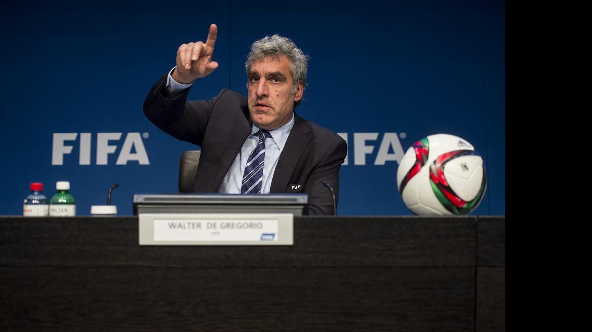 
 El director de Comunicaciones de la FIFA, Walter De Gregorio, comparece en rueda de prensa en la sede de la FIFA en Zúrich (Suiza) hoy, miércoles 27 de mayo de 2015. 
