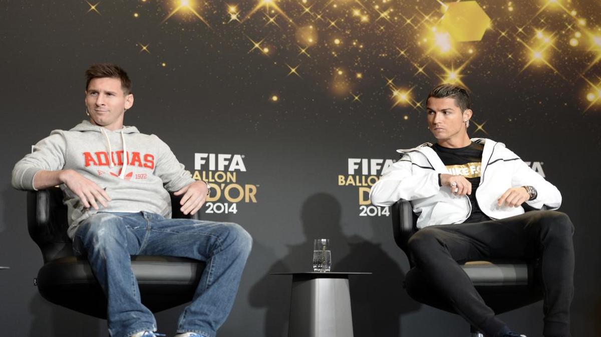 
Lionel Messi (izq.) y Cristiano Ronaldo son dos de los tres finalistas nominados al Premio al Mejor Jugador de la UEFA en Europa de la temporada 2014-15, un premio que se conocerá el próximo 27 de agosto.
