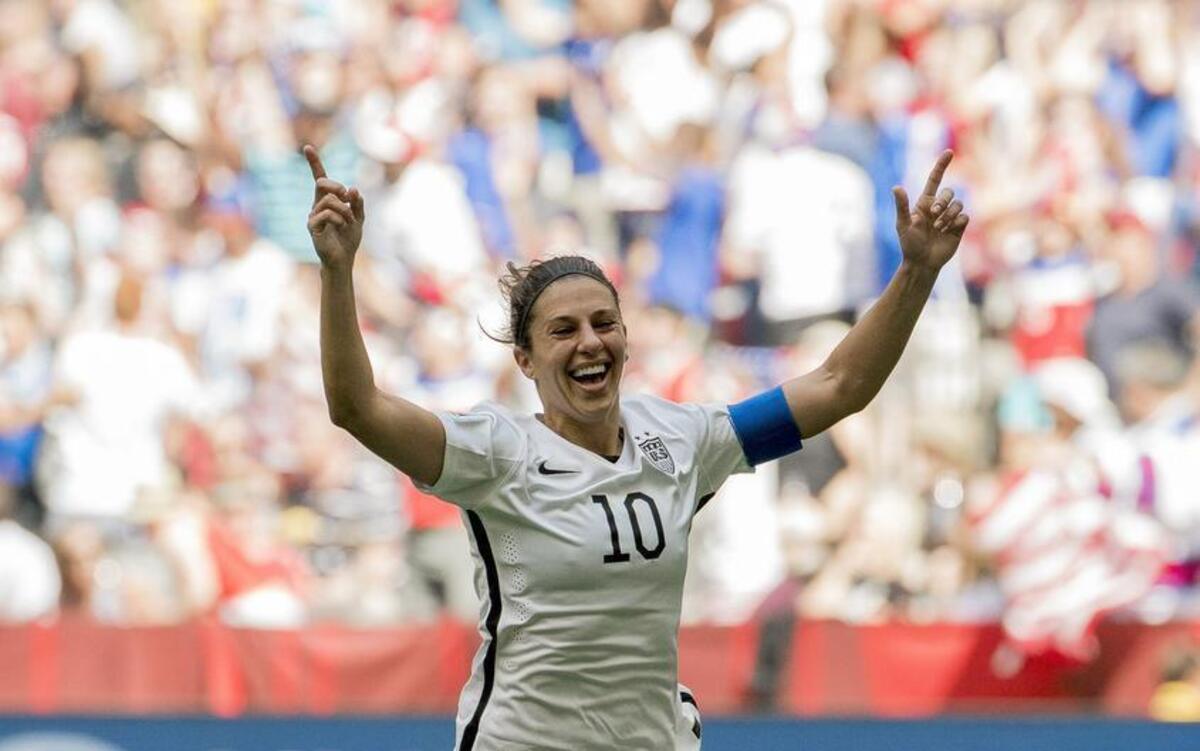 Carli Lloyd, de Estados Unidos, celebra su tercer gol ante Japón en la primera mitad del partido final de la Copa Mundial Femenina de fútbol el 5 de julio del 2015.