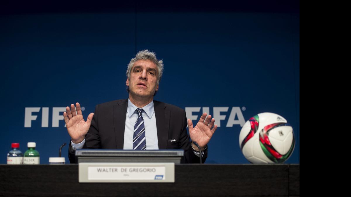 
 El director de Comunicaciones de la FIFA, Walter De Gregorio, comparece en rueda de prensa en la sede de la FIFA en Zúrich (Suiza) hoy, miércoles 27 de mayo de 2015. 
