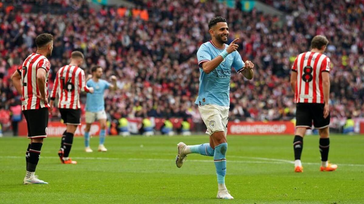 Riyad Mahrez, del Manchester City, celebra al marcar el tercer gol al Sheffield United, durante las semifinales de la Copa en el estadio de Wembley, Londres, el sábado 22 de abril de 2023.