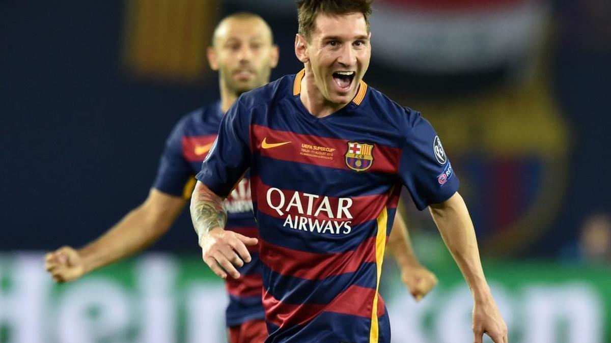 
El delantero argentino del FC Barcelona Lionel Messi celebra luego de anotar un gol frente al Sevilla, durante el partido de la Supercopa de Europa el martes 11 de agosto del 2015 en el estadio Boris Paichadze Dinamo Arena, en Tiflis, Georgia. 
