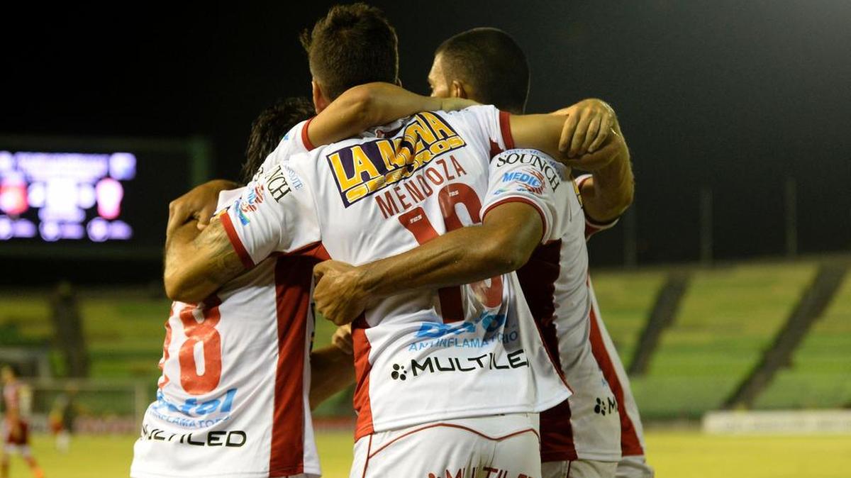 Huracán perdió ante el Caracas FC 2-1 el domingo, en el Estadio Olímpico de la capital venezolana, pero logró su pase a la fase de grupos al hacer bueno el 1-0 de la ida.