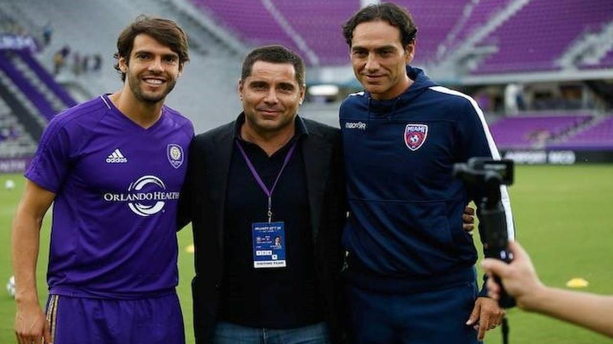 El astro del Orlando City SC, Kaká (izq.) al lado del propietario del Miami FC, Riccardo Silva (centro) y el entrenador de los azulnaranja Alessandro Nesta, el miércoles 14 de junio del 2017. Esta foto fue publicada por Silva en sus redes sociales destacando la importancia de la victoria 3-1 sobre Orlando City, la que considera la más grande en la corta historia del Miami FC.