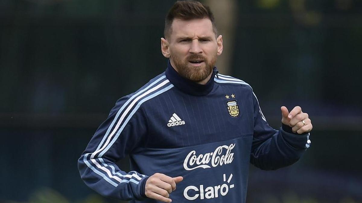 El delantero argentino Lionel Messi durante una sesión de entrenamiento en Ezeiza, Buenos Aires, el 3 de octubre de 2017.