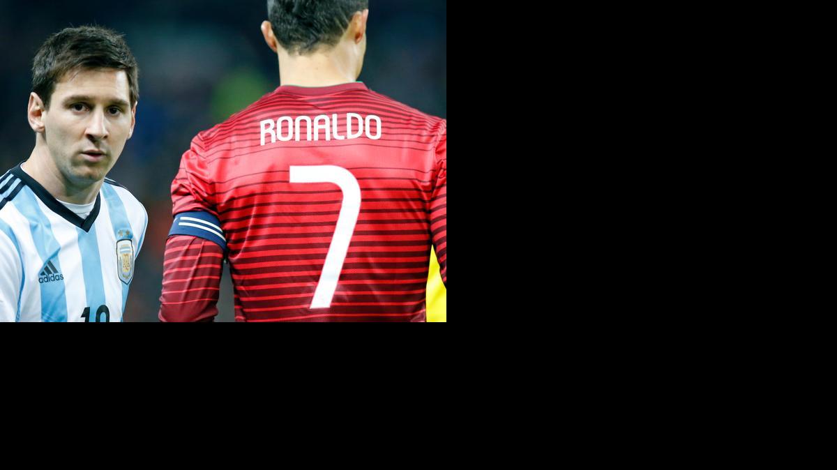 
El argentino Lionel Messi junto al portugués Cristiano Ronaldo en un amistoso entre sus selecciones en Londres el 18 de noviembre.



