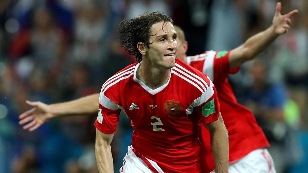 Mario Fernandes celebra al anotar el empate en el tiempo extra durante el partido de cuartos de final de la Copa Mundial de la FIFA 2018 entre Rusia y Croacia en Sochi, Rusia, el 7 de julio de 2018.
