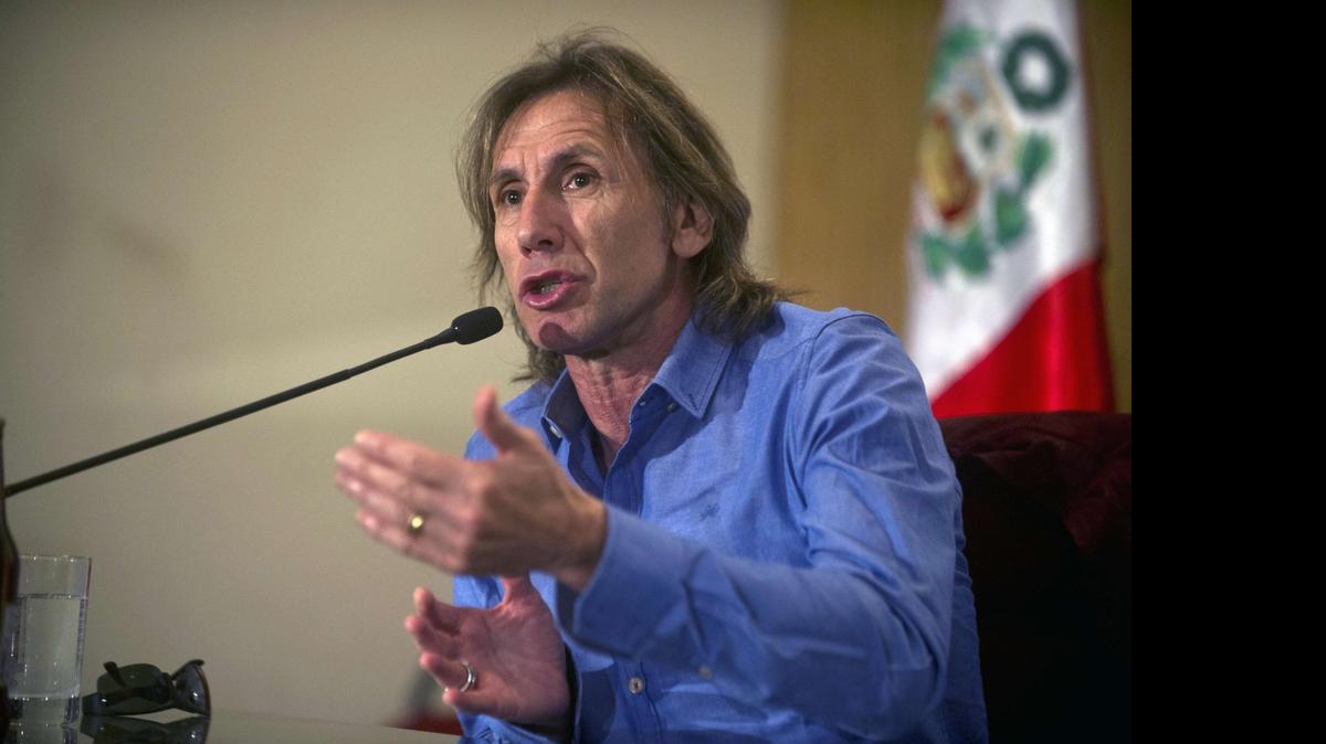 
El técnico de la selección peruana, el argentino Ricardo Gareca, habla durante una conferencia de prensa este jueves en Lima, Perú.
