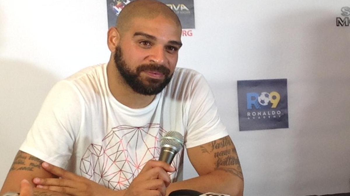 Adriano, durante la conferencia de prensa luego de su debut con el Miami United, el 1 de mayo del 2016 en el Ted Hendricks Stadium en Hialeah.