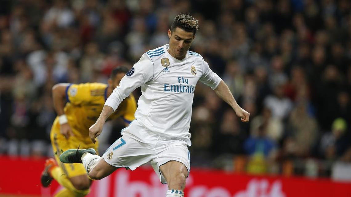 Cristiano Ronaldo anota de penal el gol del Real Madrid en el partido contra Juventus por los cuartos de final de la Liga de Campeones, celebrado el miércoles 11 de abril de 2018.