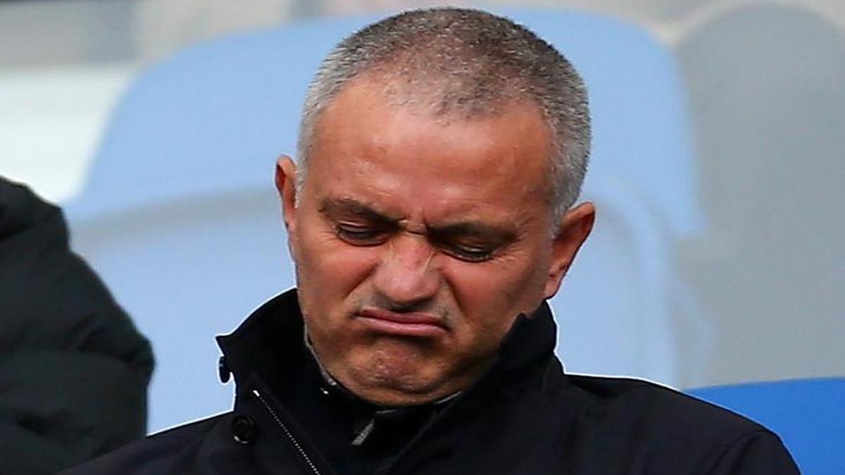 José Mourinho cesó en su cargo como entrenador del Chelsea a mediados de diciembre con el plantel hundido en la tabla de posiciones, apenas siete meses de conquistar el título de la liga Premier