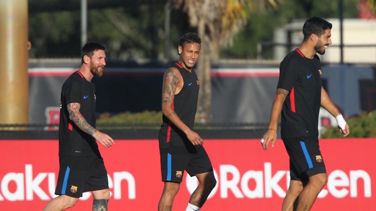 Foto de archivo del tridente del Barcelona Lionel Messi, Neymar y Luis Suárez (de izq a der.) en un entrenamiento en Barry University en Miami, el 27 de julio de 2017. 
