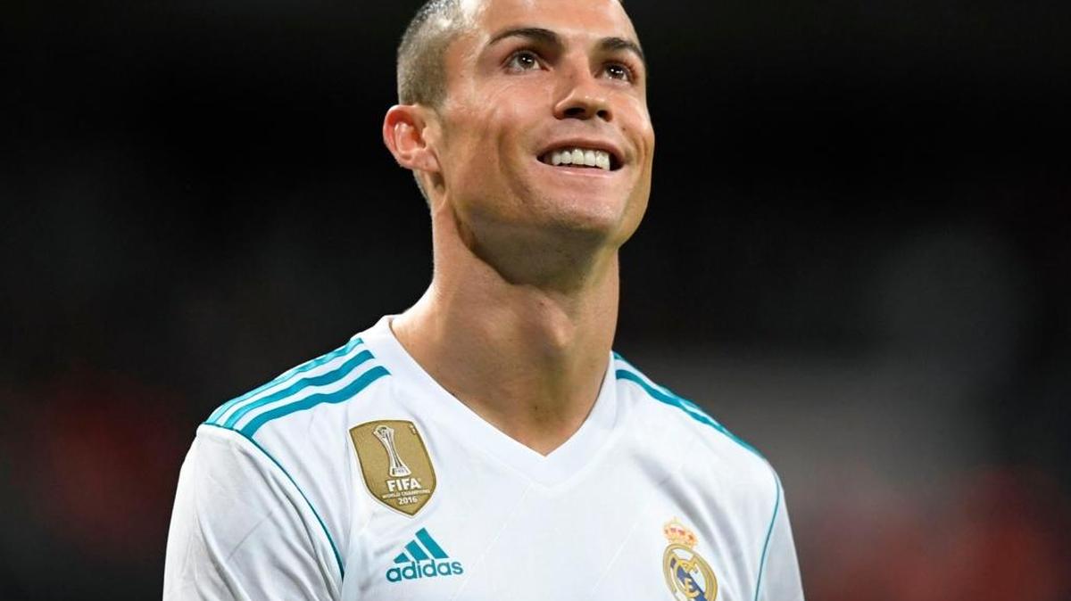 El astro portugues Cristiano Ronaldo sonríe en el encuentro contra Las Palmas el 12 de noviembre.